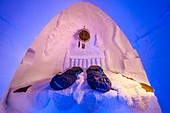 Frankreich, Savoie, Tarentaise-Tal, Vanoise-Massiv, Skigebiet Arcs 2000, das Trapperzimmer in der Skulpturengalerie des Iglu-Dorfes während der Wintersaison 2017-2018