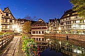 Frankreich, Bas Rhin, Straßburg, Altstadt, die von der UNESCO zum Weltkulturerbe erklärt wurde, der Petite France District mit dem Restaurant Maison des Tanneurs