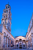 Beleuchteter Diokletianpalast, UNESCO-Weltkulturerbe, Split, Dalmatinische Küste, Kroatien, Europa