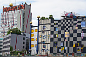 Die Abfallverbrennungsanlage von Spittelau, entworfen von Friedensreich Hundertwasser, Wien, Österreich, Europa