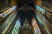 Innenansicht der Decke der Kirche des Heiligen Franziskus von Assisi, Krakau, Malopolskie, Polen, Europa