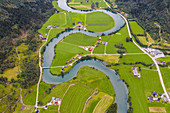 Luftaufnahme des gewundenen Verlaufs des Flusses Stryneelva, Stryn, Nordfjord, Grafschaft Sogn og Fjordane, Norwegen, Skandinavien, Europa