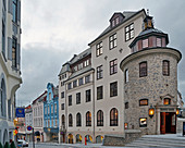 Abendspaziergang durch die Jugendstilstadt Alesund, Provinz Möre og Romsdal, Vestlandet, Norwegen, Europa