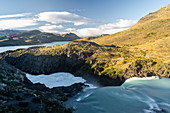 Salto Grande Wasserfall am Morgen mit See Pehoe im Hintergrund, Torres del Paine Nationalpark, Chile, Südamerika