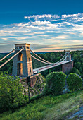 Historische Clifton-Hängebrücke von Isambard Kingdom Brunel überspannt die Avon-Schlucht mit dem Fluss Avon unten, Bristol, England, Großbritannien, Europa
