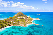 Luftaufnahme durch Drohne von Hermitage Bay und Pearns Point, Antigua, Antigua und Barbuda, Inseln über dem Winde, Westindische Inseln, Karibik, Mittelamerika
