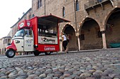 Ape am Piazza Sordello, Mantua, Lombardei, Italien
