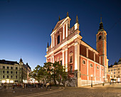 Franziskanische Verkündigungskirche bei Nacht beleuchtet, Altstadt, Ljubljana, Slowenien, Europa