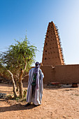 Imam before the Grand Mosque, UNESCO World Heritage Site, Agadez, Niger, West Africa, Africa