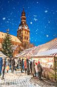 Christmas market and Riga Doms Cathedral at night in winter, Old Town, UNESCO World Heritage Site, Riga, Latvia, Europe