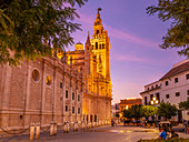 Seville Cathedral of Saint Mary of the See, and La Giralda bell tower at sunset, UNESCO World Heritage Site, Seville, Andalusia, Spain, Europe