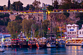 Hafen von Antalya mit neuem Aufzugs- und Sichtbereich, Antalya, Türkei, Kleinasien, Eurasien