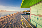 Rettungsschwimmerhütte am Strand, Miami Beach, Florida, USA