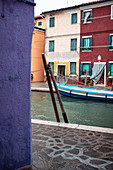 Blick auf die bunten Fassaden in Burano, Lagune von Venedig, Venetien, Italien, Europa