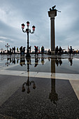 Aqua Alta auf dem Markusplatz, Piazza San Marco, Venedig, Venetien, Italien, Europa