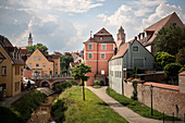 Wörnitz Kanal fließt durch Altstadt von Donauwörth, Landkreis Donau-Ries, Bayern, Donau, Deutschland