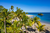 Luftaufnahme von Kokospalmen und Strand im Six Senses Fiji Resort, Malolo Island, Mamanuca Group, Fidschi-Inseln, Südpazifik