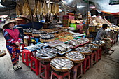 Fisch zum Verkauf am Chau Doc Markt, Chau Doc, An Giang, Vietnam, Asien
