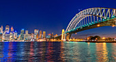 Blick auf die Skyline der Harbour Bridge und des Central Business District, Sydney, New South Wales, Australien, Pazifik
