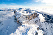 Luftaufnahme des Monte Pelmo im Winter, Dolomiten, Provinz Belluno, Venetien, Italien, Europa