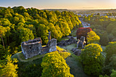 Frühlingsmorgen bei Okehampton Castle, Okehampton, Devon, England, Vereinigtes Königreich, Europa