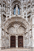 Dekorierte manuelinische gotische Tür zum Mosteiro dos Jeronimos (Hieronymitenkloster), UNESCO-Weltkulturerbe, Belem, Lissabon, Portugal, Europa