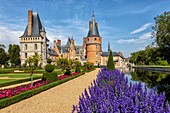 FRENCH-STYLE GARDENS CREATED ACCORDING TO THE PLANS DRAWN UP BY ANDRE LE NOTRE, GARDENER TO KING LOUIS XIV, CHATEAU DE MAINTENON, EURE-ET-LOIR (28), FRANCE