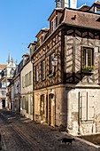 HALF-TIMBERED HOUSES, AUXERRE, YONNE, BURGUNDY, FRANCE
