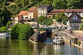 LOCK ON THE YONNE AT THE PORT OF CLAMECY, NIEVRE, BURGUNDY, FRANCE