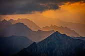 Sonnenuntergang Über Den Pyrenäen Aus Dem Bild Du Midi De Bigorre, Bagneres De Bigorre, Hautes Pyrenees, Midi Pyrenees, Occitanie, Frankreich