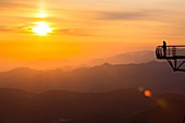 Sonnenaufgang, Ein Pontoon Am Himmel, Pic Du Midi De Bigorre, Bagneres De Bigorre, Hautes Pyrenees, Midi Pyrenees, Occitanie, Frankreich