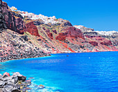 Oia village perched on Santorini caldera rim, Oia, Santorini, Cyclades Islands, Greek Islands, Greece, Europe