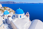 Treppe und Blick aufs Meer, Oia, Santorini, Kykladen, Griechische Inseln, Griechenland