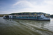 Flusskreuzfahrtschiff auf dem Rhein, nahe Bad Honnef, Nordrhein-Westfalen, Deutschland, Europa