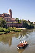 Frankreich, Tarn, Albi, die Bischofsstadt, die von der UNESCO zum Weltkulturerbe erklärt wurde, die Kathedrale von Sainte Cecile und der Fluss Tarn