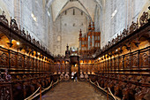 Frankreich, Haute Garonne, Saint Bertrand de Comminges, mit Les Plus Beaux Villages de France (Die schönsten Dörfer Frankreichs) gekennzeichnet, halten am El Camino de Santiago, der von der UNESCO zum Weltkulturerbe erklärt wurde, der Kathedrale Notre Dame, der Orgel und den 66 Ständen im Chor