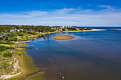 Luftaufnahme von Küste und Sandbank bei La Barra, Punta del Este, Maldonado Department, Uruguay, Südamerika