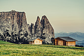 Sonnenaufgang auf der Seiser Alm in Südtirol, Italien, Europa