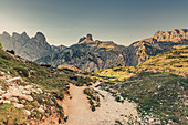 Berghütte bei den Drei Zinnen in den Sextner Dolomiten, Südtirol, Italien, Europa;\n