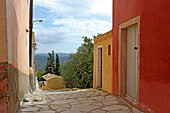 Das Bergdorf Chlomos gilt als eines der schönsten Dörfer auf der Insel Korfu, Ionische Inseln, Griechenland