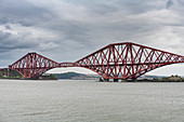 Die Forth-Brücke, freitragende Brücke, UNESCO-Weltkulturerbe, Firth of Forth, Schottland, Vereinigtes Königreich, Europa