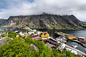 Blick über das kleine Dorf Nusfjord, Lofoten, Nordland, Norwegen, Skandinavien, Europa