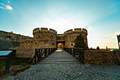 Eingang der Belgrader Festung an einem sonnigen Tag