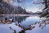 Wintermorgen an den Sieben Quellen, Eschenlohe, Bayern, Deutschland, Europa