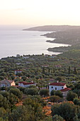 Blick von Lourdata auf die zerklüftete Küste nordwestlich des Ortes, Insel Kefalonia, Ionische Inseln, Griechenland