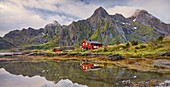 Rotes Haus, Himmeltindan, Maervoll, Vestvagoya, Lofoten, Nordland, Norwegen