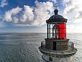 Frankreich, Gironde, Verdon sur Mer, Felsplateau von Cordouan, Leuchtturm von Cordouan, aufgeführt als Monument Historique, Gesamtansicht bei Flut (Luftaufnahme) der Laterne