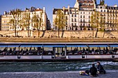 Frankreich, Paris, die Ufer der Seine, die von der UNESCO zum Weltkulturerbe erklärt wurden, Quai d'Orléanss auf der Ile Saint-Louis und Quai de la Tournelle