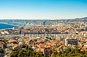 Frankreich, Bouches du Rhone, Marseille, Blick auf den Vieux Port (Alter Hafen) von Notre Dame De La Garde