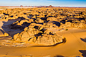 Luftaufnahme der schönen Felsformationen im Djado-Plateau, Tenere-Wüste, Sahara, Niger, Afrika